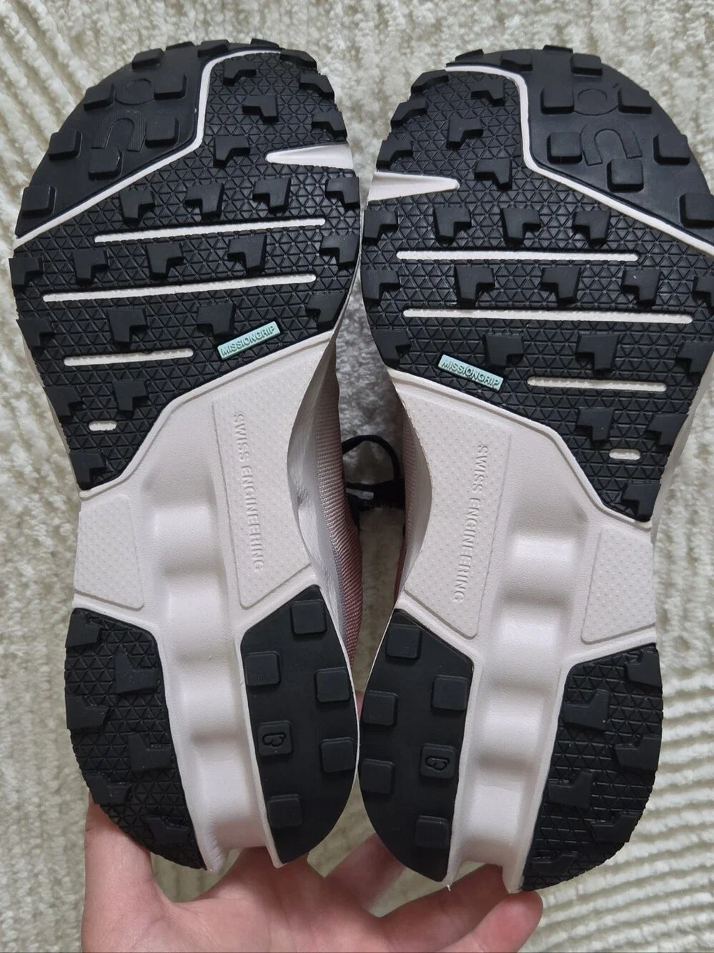 Womens On Running Cloudsurfer Trail Waterproof size 7.5 - Picture 9 of 11